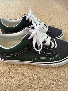 Vans Low-Top Sneakers in Green and Charcoal with White Laces